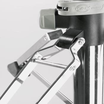 K&M 14000 Gomezz Schlagzeughocker mit Schlagzeugstöcken