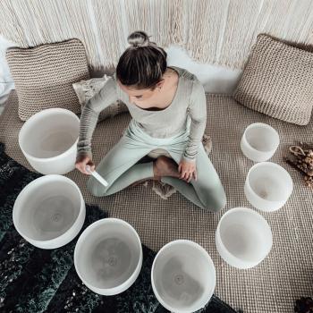Meinl Sonic Energy CSBSETCHA Crystal Singing Bowl Chakra Set inkl Schlägel