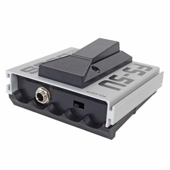 Boss RC-10R Looper mit FS-5U Fußtaster und Patchkabel