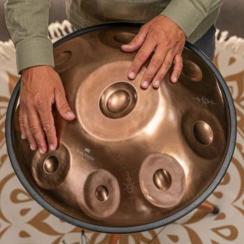 Meinl Sonic Energy Handpan HPSTL93CU Bb2 Amara mit Schlägel