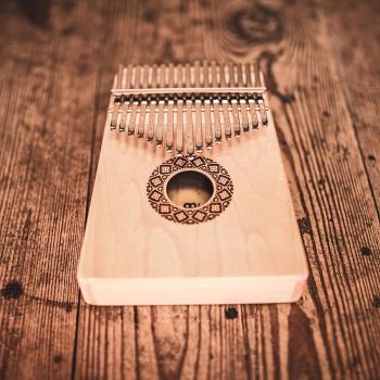 Meinl Sonic Energy KL1709H Kalimba mit Anhänger