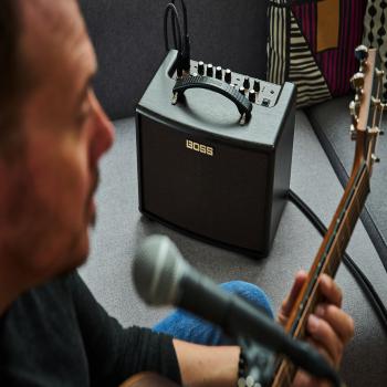 Boss AC-22LX Tragbarer Akustikverstärker mit Kabel