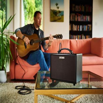 Boss AC-22LX Tragbarer Akustikverstärker mit Kabel