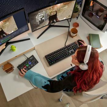 Roland Bridge Cast Dual Bus Gaming Mixer mit Kopfhörer