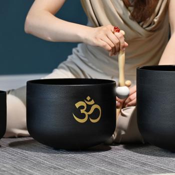 keepdrum Klangschalen-Set OM Pro Schwarz 4-Chakren Set mit Zubehör