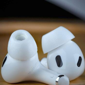 Comply Ohrstöpsel TrueGrip MAX für Airpods Pro 3 Weiss M mit Tuch