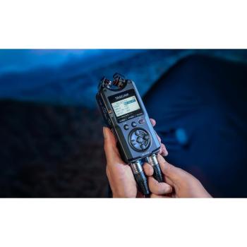 Tascam Audio-Recorder DR-40XP mit Zubehörset und Kopfhörer
