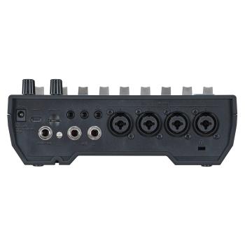 Boss GCS-8 Gigcaster Streaming Mixer mit Kopfhörer