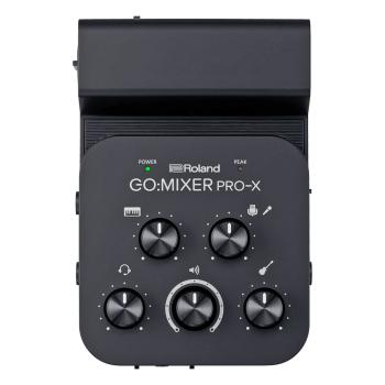 Roland GO Mixer Pro-X Audio-Interface mit Kopfhörer