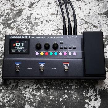 Boss Effektgerät GX-1 Multieffekt-Pedal für Gitarre mit Kabel