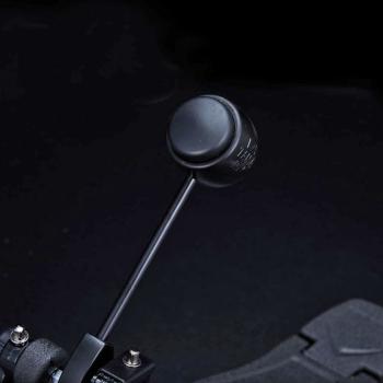 Tama Fußmaschine HP600DMB Iron Cobra mit Schlagzeugstöcken