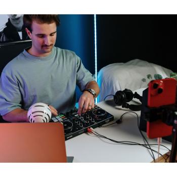 Hercules DJ Control Inpulse 200 MK3 mit Laptop Stativ Schwarz