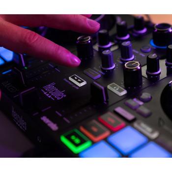 Hercules DJ Control Inpulse 200 MK3 mit Laptop Stativ Silberfarben