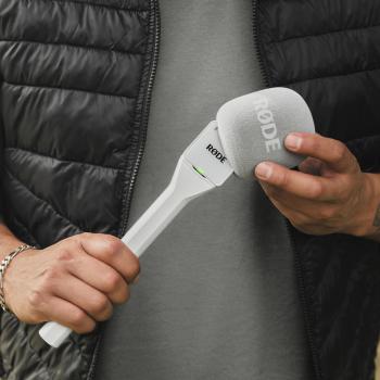 Rode Handadapter Interview GO Weiss