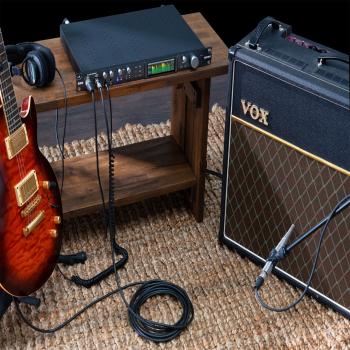 Motu 828 (2024) USB Audio-Interface mit 2x XLR-Kabel