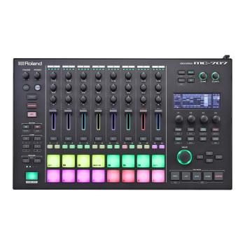 Roland MC-707 Groovebox DJ Mischpult mit Kopfhörer