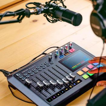 Tascam Mixcast 4 Podcast-Station mit Speicherkarte