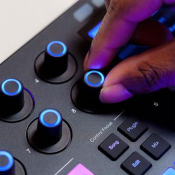 Fender Studio Performance-Controller Motion 32 mit Tuch