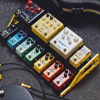 Nux NPB-M Bumblebee Pedalboard mit 2x Patchkabel