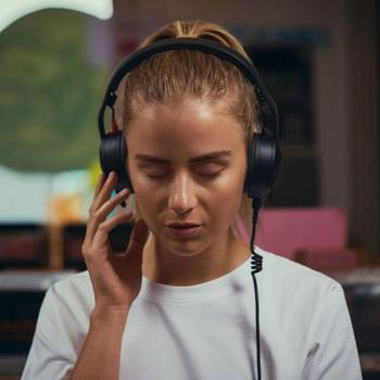Rode Kopfhörer NTH-50 mit Headset-Mikrofon und Tuch