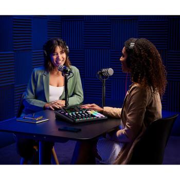 Rode Rodecaster Pro II Podcast Station mit Kopfhörer