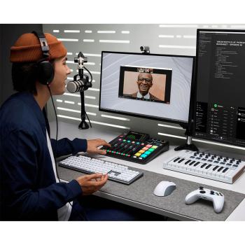 Rode Rodecaster Pro II Podcast Station mit Kopfhörer