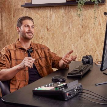 Rode Rodecaster Pro Duo Podcast Station mit Kopfhörer