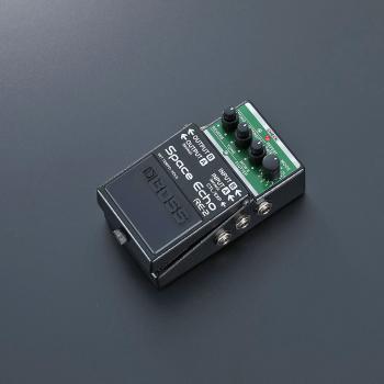 Boss RE-2 Space Echo Effektpedal mit Klinkenkabel
