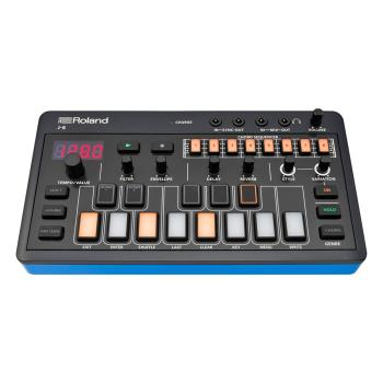 Roland Aira J-6 Chord Synthesizer mit Kopfhörer