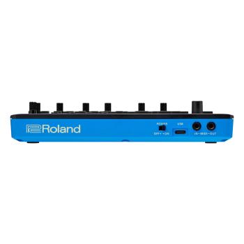 Roland Aira J-6 Chord Synthesizer mit Kopfhörer