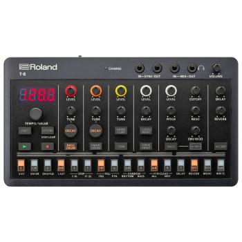 Roland Aira T-8 Beat Machine mit Kopfhörer