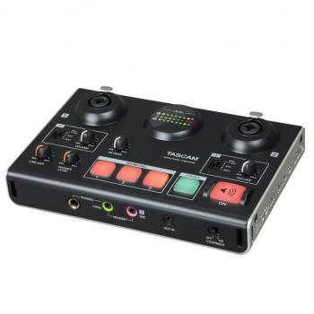 Tascam US-42B MiniStudio Creator  mit Kopfhörer