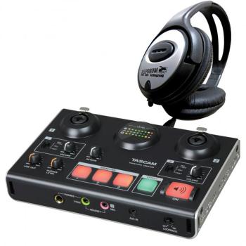 Tascam US-42B MiniStudio Creator  mit Kopfhörer