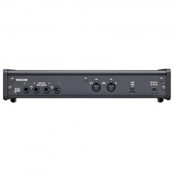 Tascam US-4x4HR Audio-Midi-Interface mit Kopfhörer