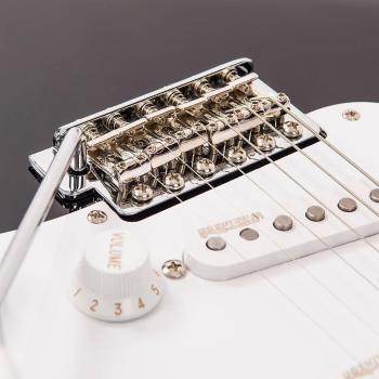 Vintage E-Gitarre V6BB Reissued Boulevard Black mit Tasche und Kabel