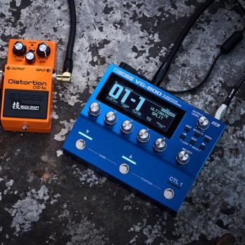 Boss Multieffektgerät VG-800 mit Gitarrentonabnehmer und Kabel