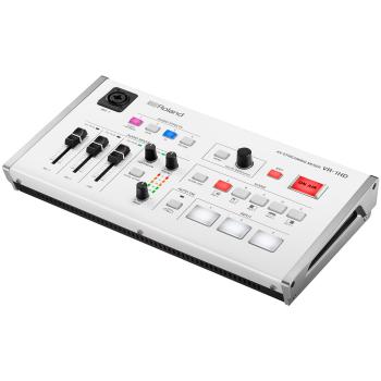 Roland Streaming Mixer VR-1HD mit Kopfhörer