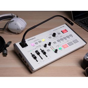 Roland Streaming Mixer VR-1HD mit XLR-Kabel