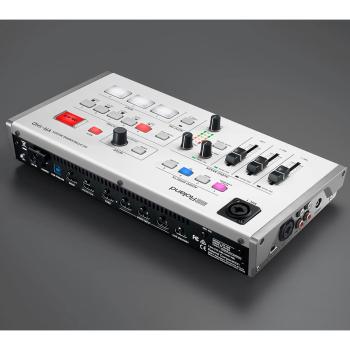 Roland Streaming Mixer VR-1HD mit Kopfhörer