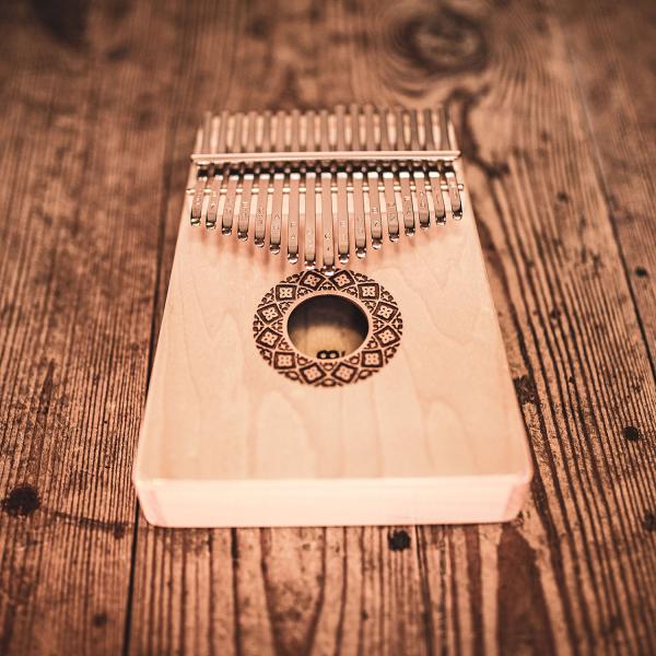 Meinl Sonic Energy KL1709H Kalimba mit Anhänger