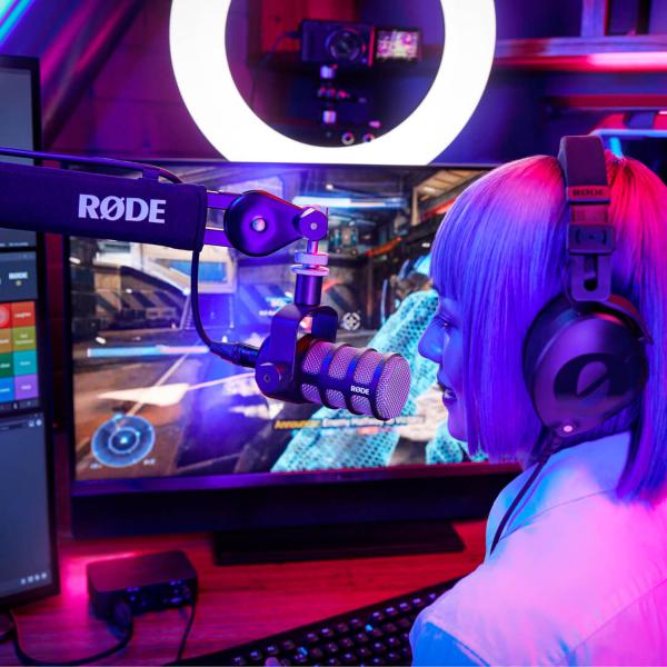 Rode Podmic Podcast-Mikrofon Schwarz mit MS032 Tisch-Stativ