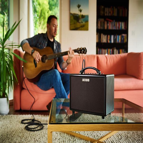 Boss AC-22LX Tragbarer Akustikverstärker mit Kabel