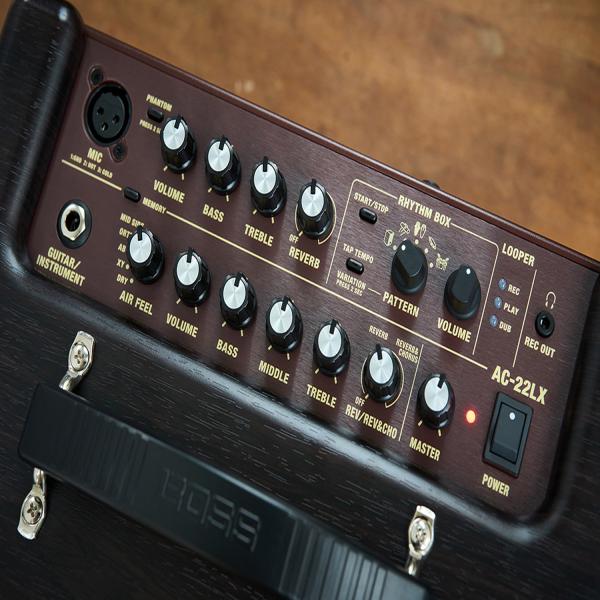 Boss AC-22LX Tragbarer Akustikverstärker mit Kabel