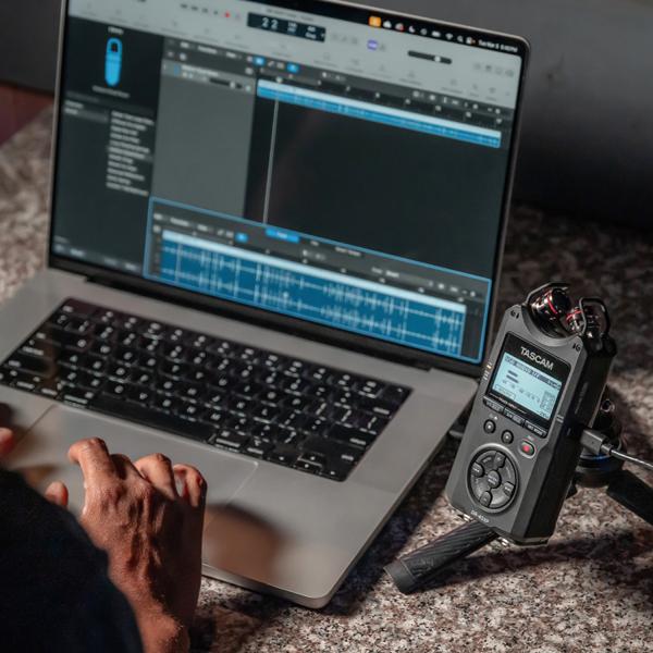 Tascam Audio-Recorder DR-40XP + Bonus In-Ear Kopfhörer