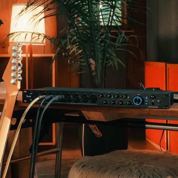 Fender Audio-Interface Quantum LT 16 16-Kanal mit Kopfhörer