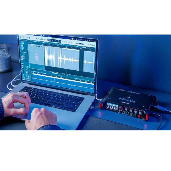 Tascam Audio-Recorder FR-AV4 mit Bluetooth-Adapter