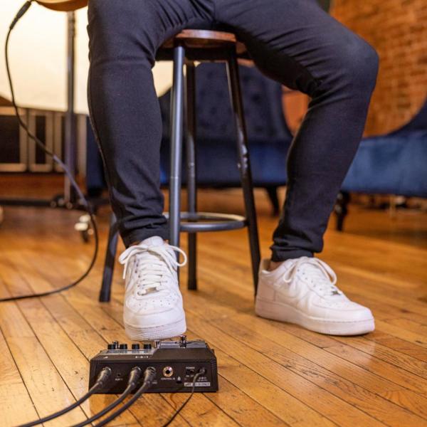 Zoom G2 Four Multi-Effekt-Gerät mit Klinkenkabel