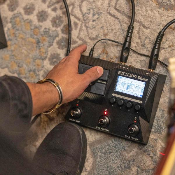 Zoom G2 Four Multi-Effekt-Gerät mit Klinkenkabel