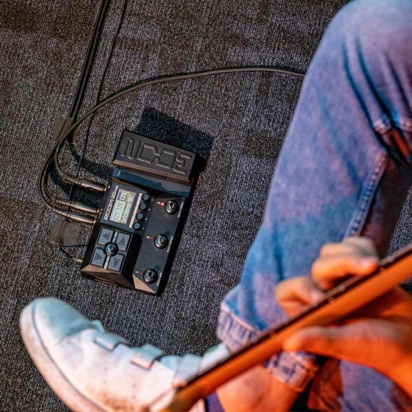 Zoom G2X Four Multi-Effekt-Gerät mit Klinkenkabel