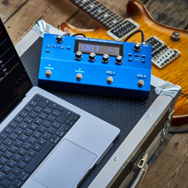 Boss Effektgerät GM-800 Synthesizer-Pedal für Gitarre und Bass